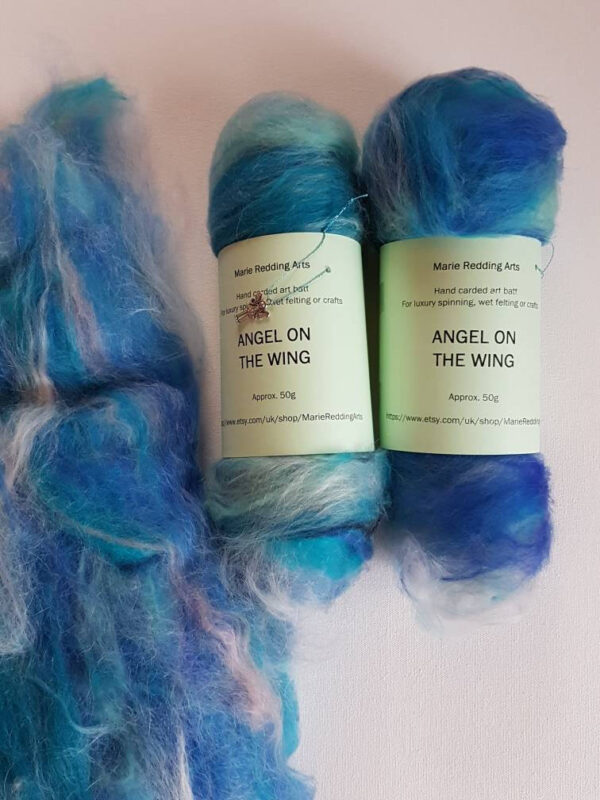 blue art batt 50g / hand carded / angel on the wing / spinning / felting / merino / silk / white / turquoise / vibrant blue