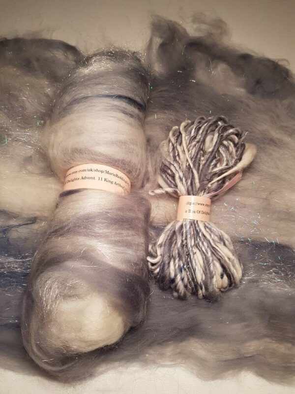 Handcarded Grey Batt / Box Of Delights / 11 King Arthur's Camp / Silver / Gray / White / Pearl / 50g / Spinning Fibre / Felting Fiber