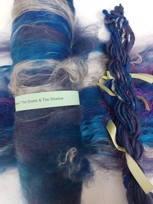 Dracula Blue Art Batt / 7 The Shade & The Shadow / Water / Cobalt / White / Pink / Rainfall / Sky / 50g / Spinning Fibre / Felting Fiber