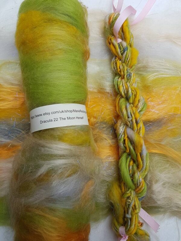 Dracula Green Batt / 22 The Moon Herself / Gold / Moonlight / Yellow / Cream / Floral / Summer / 50g / Spinning Fibre / Felting Fiber