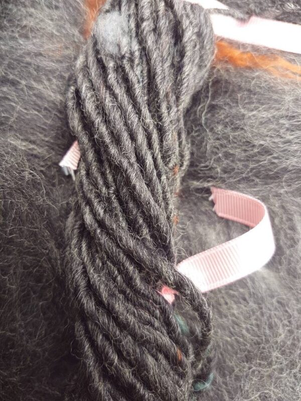 Gray Handspun Yarn / 13 Stones Crack In The Night / 110g / Grey / Copper / Mountains / Earth Tone / Thick And Thin / Knitting / Crochet