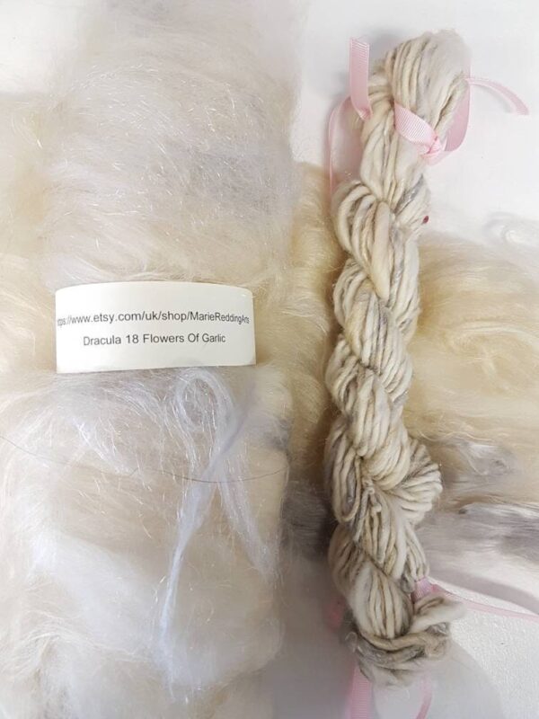 Dracula White Art Batt / 18 Flowers Of Garlic / Cream / Silver / Grey / Ransom Wild Garlic / Clouds / 50g / Spinning Fibre / Felting Fiber