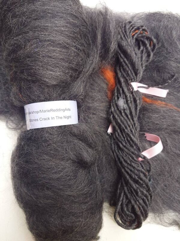 Gray Art Batt / 13 Stones Crack In The Night / 50g / Grey / Copper / Mountains / Stormy Sky / Thick And Thin / Spinning Fibre /Felting Fiber