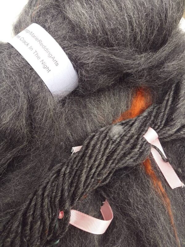 Gray Handspun Yarn / 13 Stones Crack In The Night / 110g / Grey / Copper / Mountains / Earth Tone / Thick And Thin / Knitting / Crochet