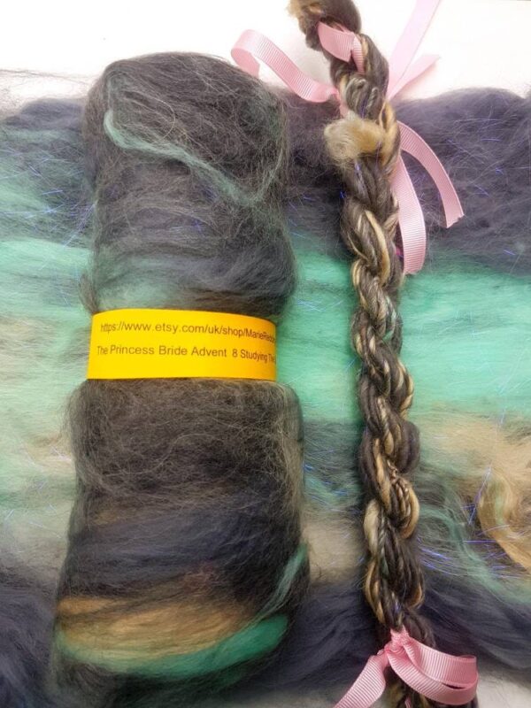 Grey Turquoise Art Batt / 8 Studying The Sword / Cream / Stormy / Mountains / Water / Gradual Colour Change / 50g / Spinning Fibre / Felting