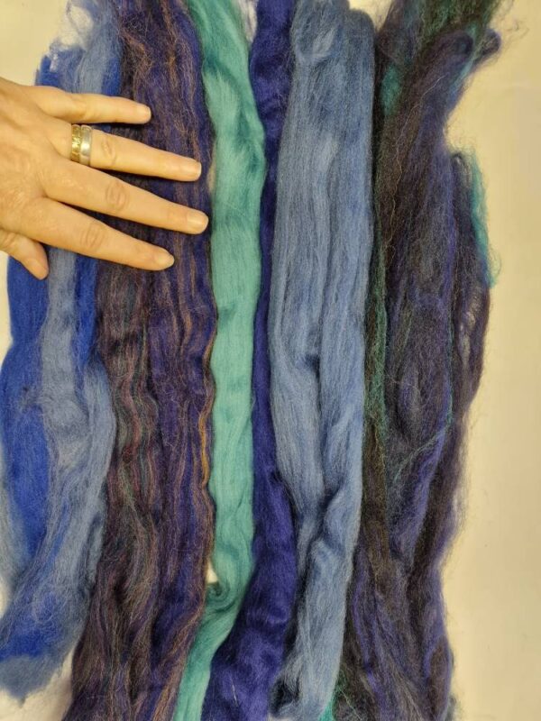 120g Waste Wool / Merino Corriedale Roving / Blues / Felting / Gift / Spinning / Fibre Gift / PLASTIC-FREE packaging